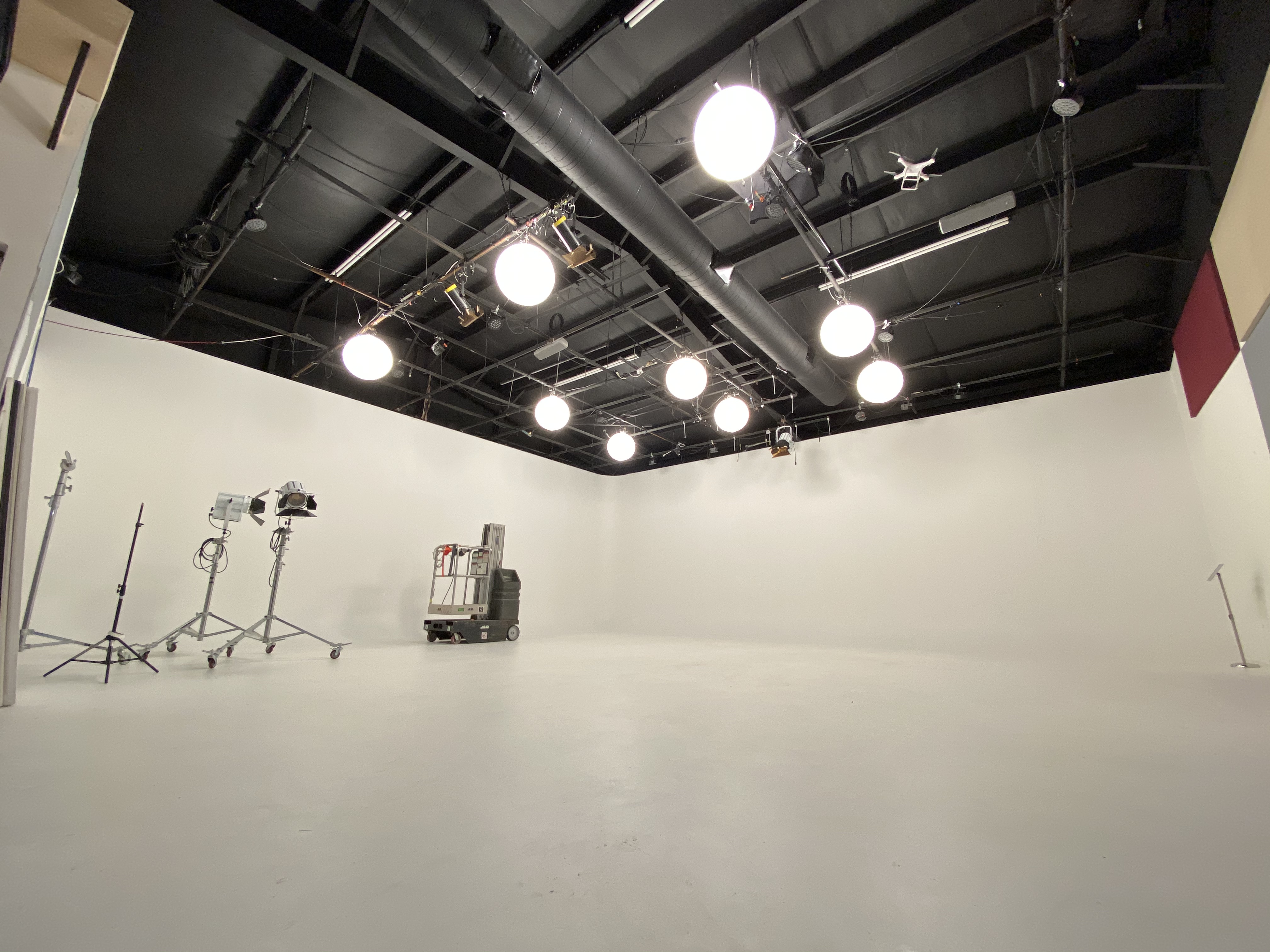 Studio build lighting setup